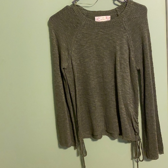 Green sweatshirt